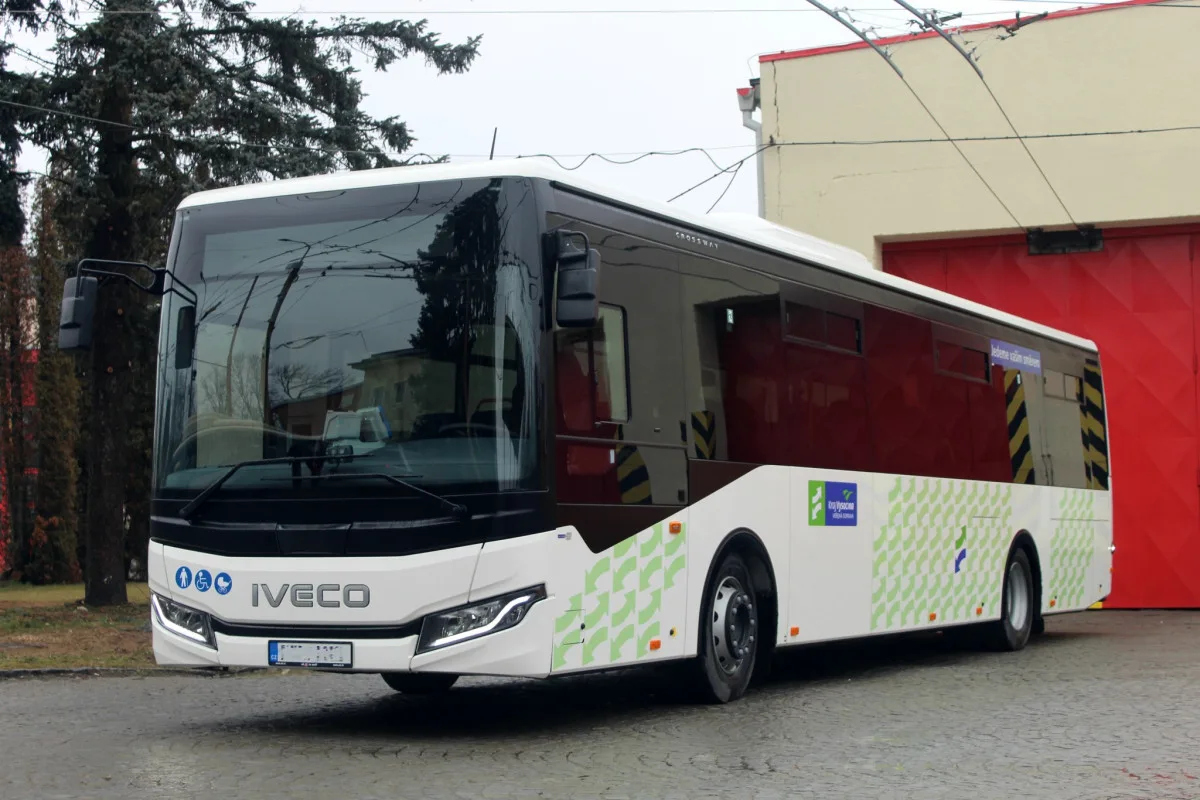 Na Jihlavsku dnes poprvé vyjel dopravce ČSAD Autobusy České Budějovice. Jezdí novými autobusy Iveco. Foto: Busem Vysočina (facebook)