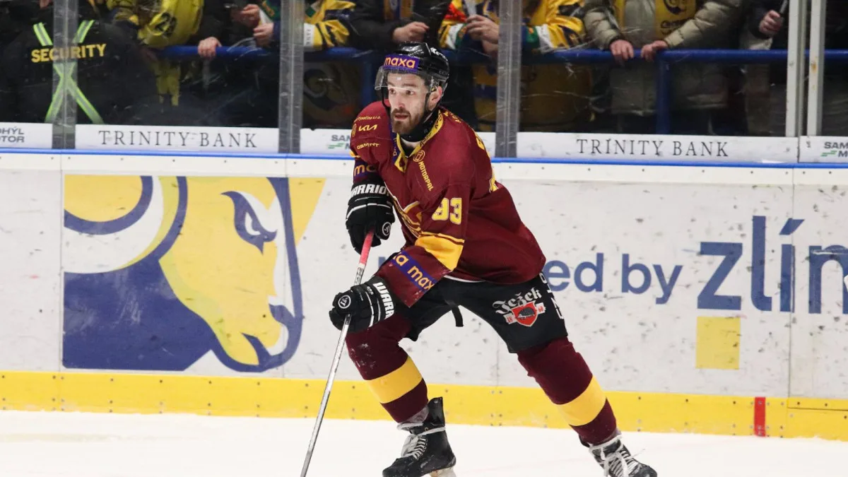 Obránce Jan Strejček dal v utkání dvě branky. Foto: Se souhlasem HC Dukla Jihlava