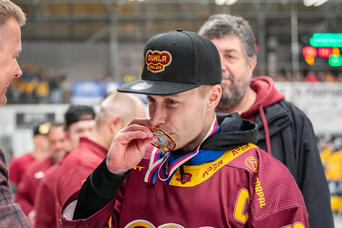 Jihlavský kapitán Čachotský trpěl: Byly to obrovské nervy, ale kluci to zvládli svěle. Foto: HC Dukla Jihlava/facebook