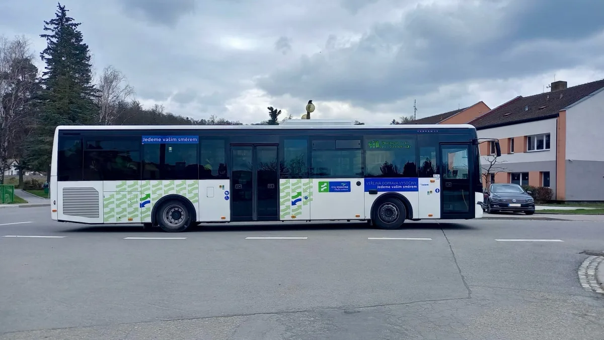 Tři týdny nového dopravce na Jihlavsku. Co ukázala anketa mezi čtenáři Drbny?