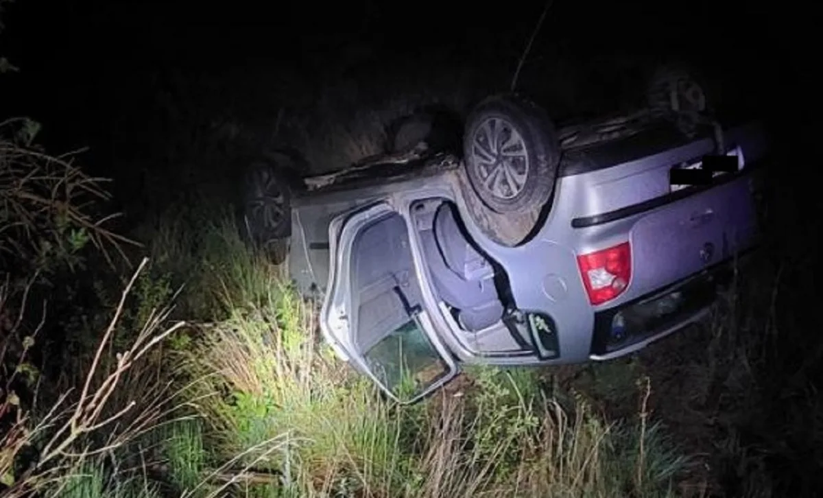 Mladíci vzali matce auto a převrátili se s ním na střechu, pak nebyli k nalezení. Foto: Se souhlasem Policie ČR