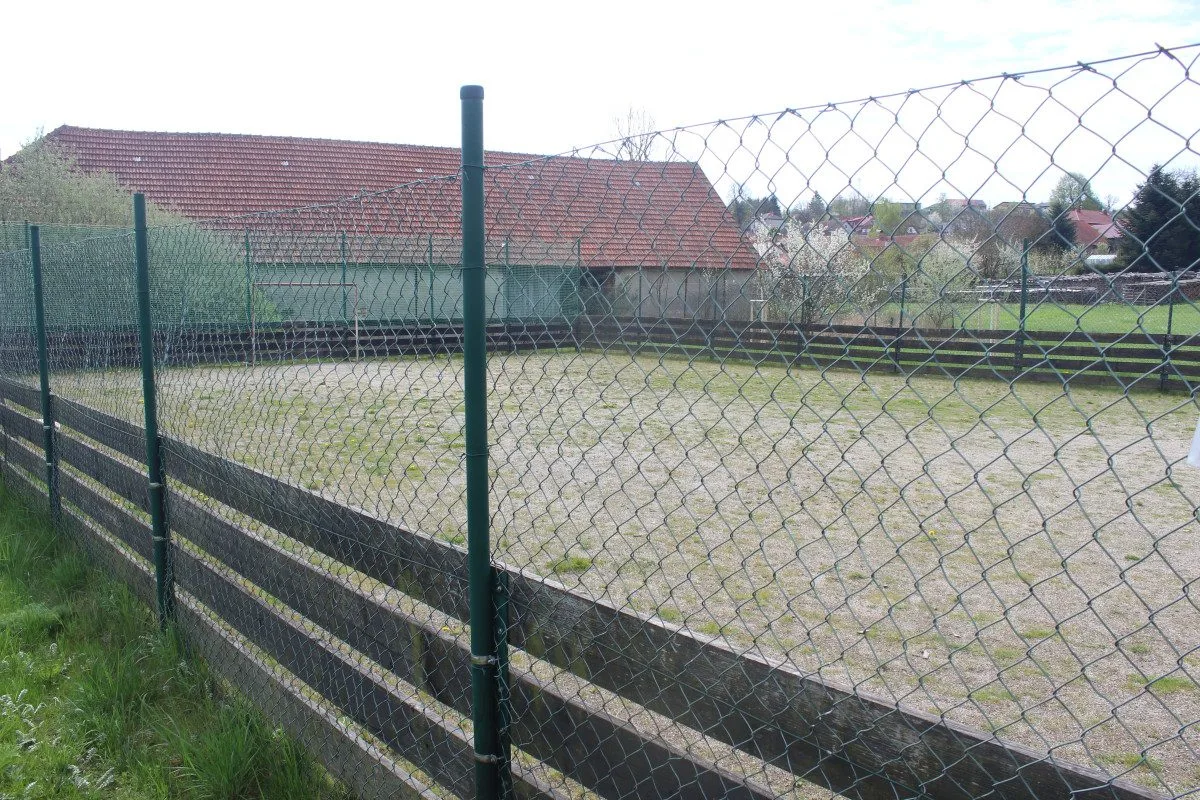 V Řehořově si mají kde hrát. Hřiště letos dostane novou umělou trávu