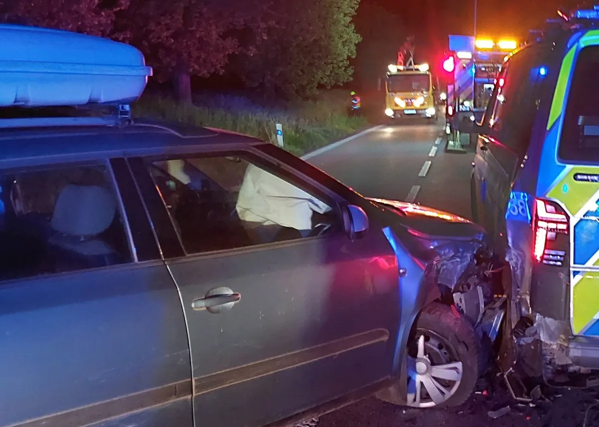 U Výčap se o víkendu často bouralo. Senior narazil do policejního auta. Foto: Se svolením Policie ČR