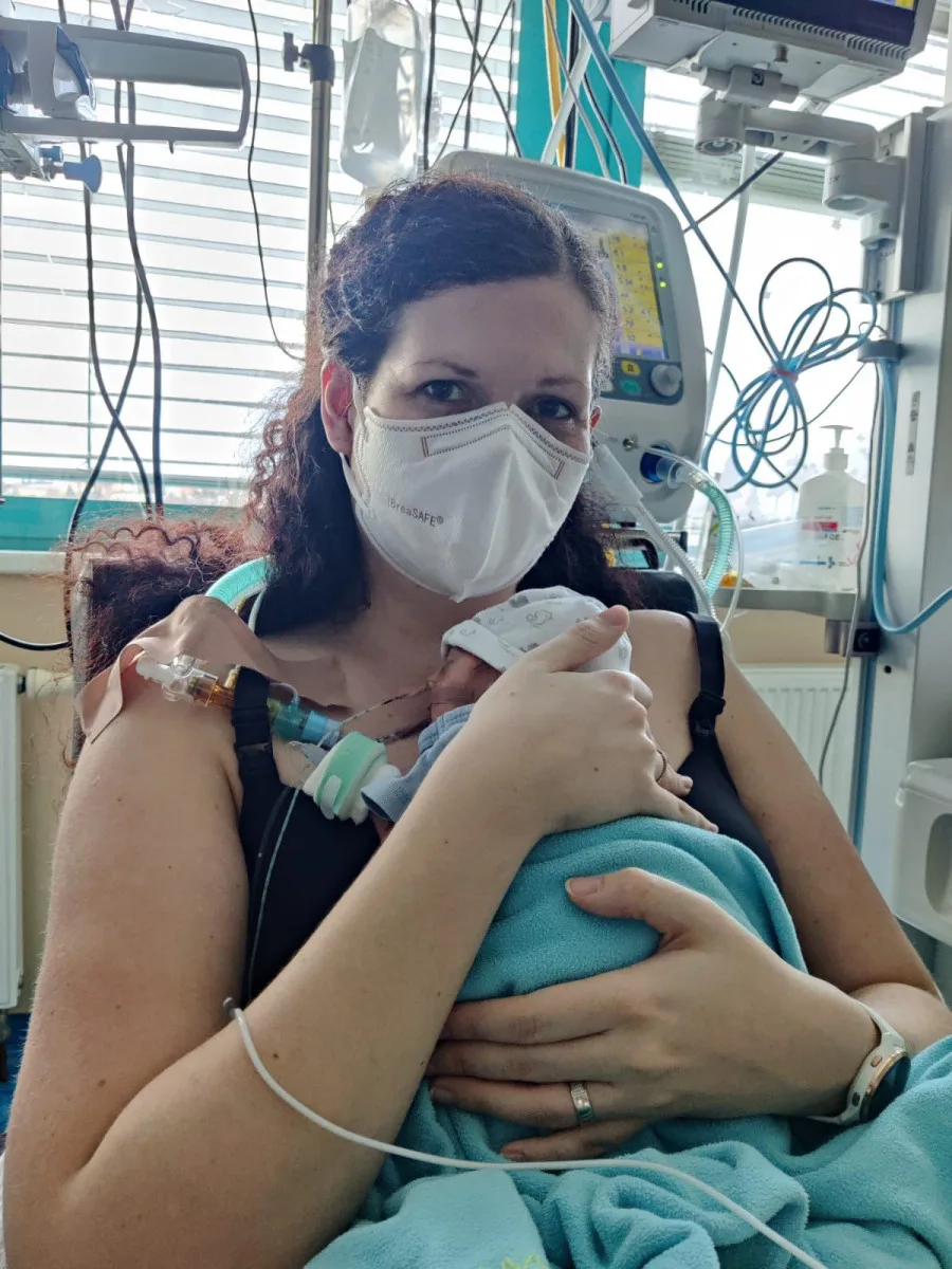 Lékaři mu dávali jen 90 dní života, dnes jsou Tedíkovi tři roky a dál statečně čelí vážné nemoci