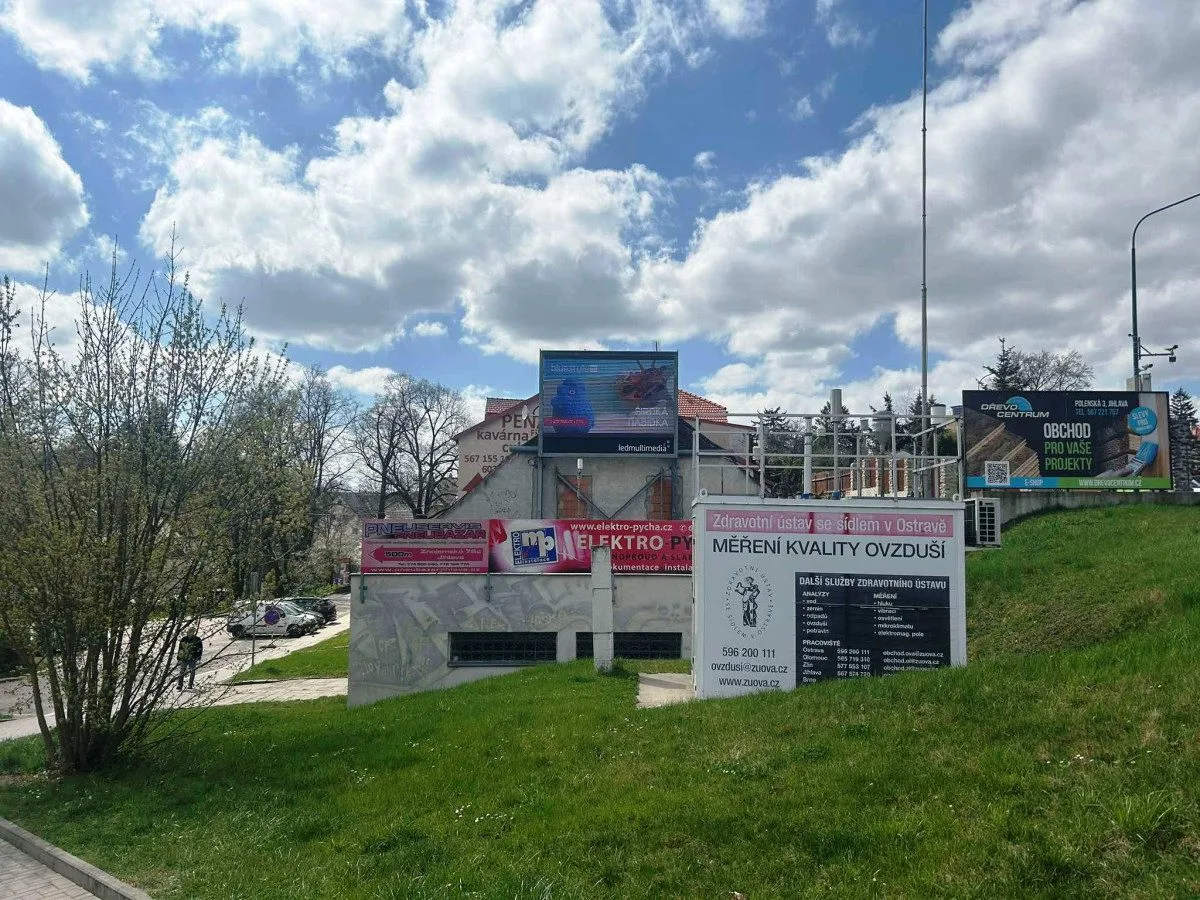 Vizuální smog v Jihlavě. Všechny reklamy nám vadí, ukázala anketa u čtenářů Drbny