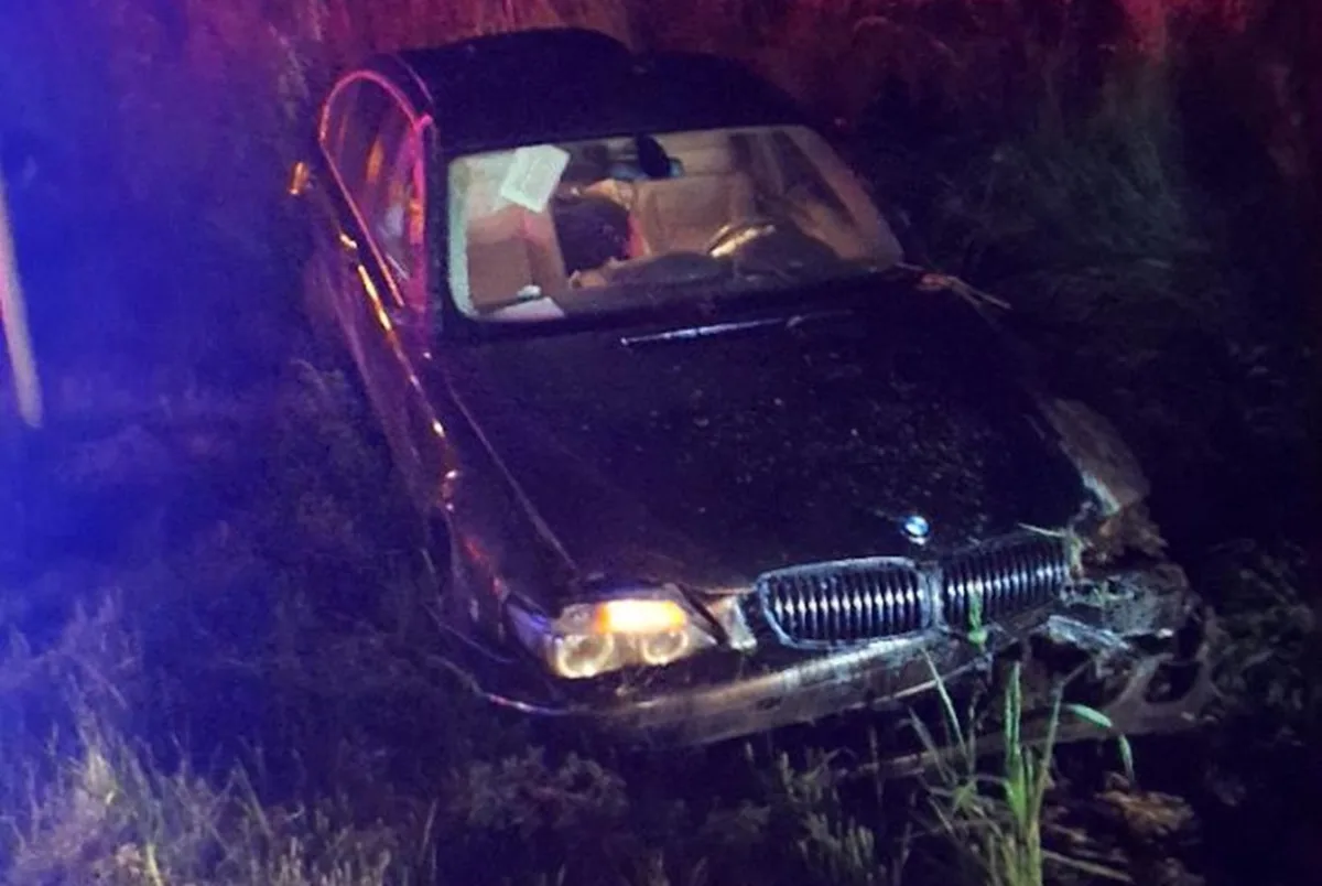 Policisté pátrají, kdo o víkendu ukradl BMW, se kterým následně havaroval. Foto: Se svolením Policie ČR
