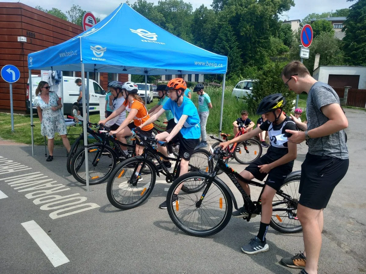 FOTO: Na dopravním hřišti v Jihlavě soutěžila téměř stovka mladých cyklistů