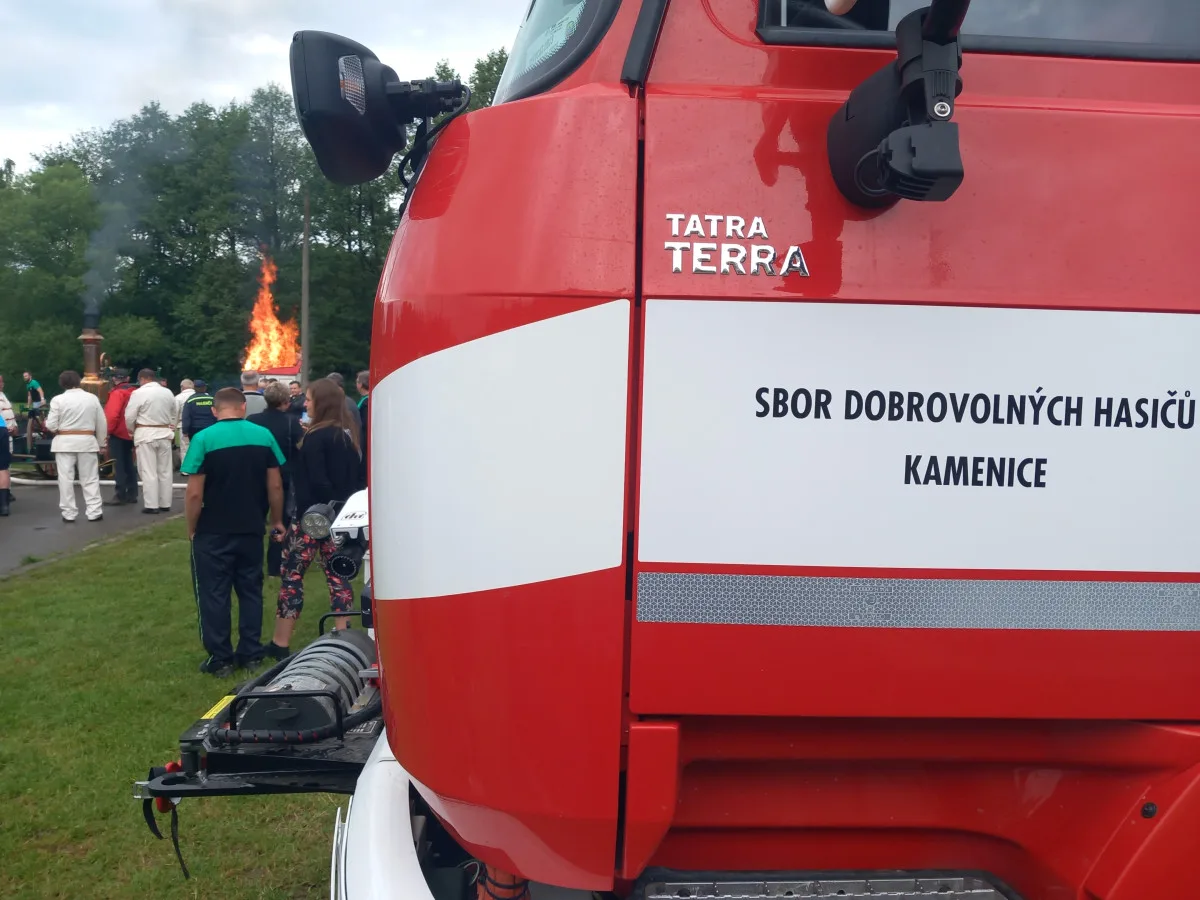 FOTO: Hasiči v Kamenici slaví 150 let, na hřišti hasili Hostinec U dobrých lidí