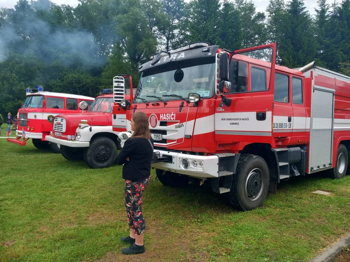 FOTO: Hasiči v Kamenici slaví 150 let, na hřišti hasili Hostinec U dobrých lidí