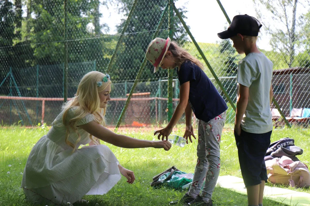 Děti v nemocnici zachraňovaly Popelku, Růženku, vílu Amálku, Otesánka i vlka. Foto: Se svolením Nemocnice Nové Město na Moravě