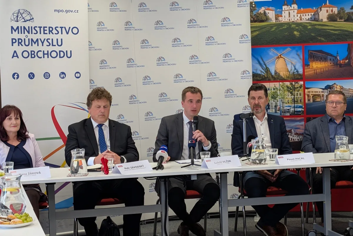 Vlček: Vláda nepochybuje o splnění podílu českých firem na dostavbě Dukovan