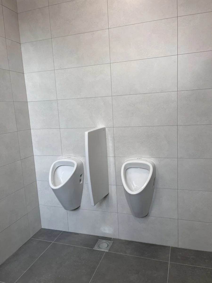 V Třešti je hotová modernizace veřejných záchodků, v Jihlavě je na náměstí buňka