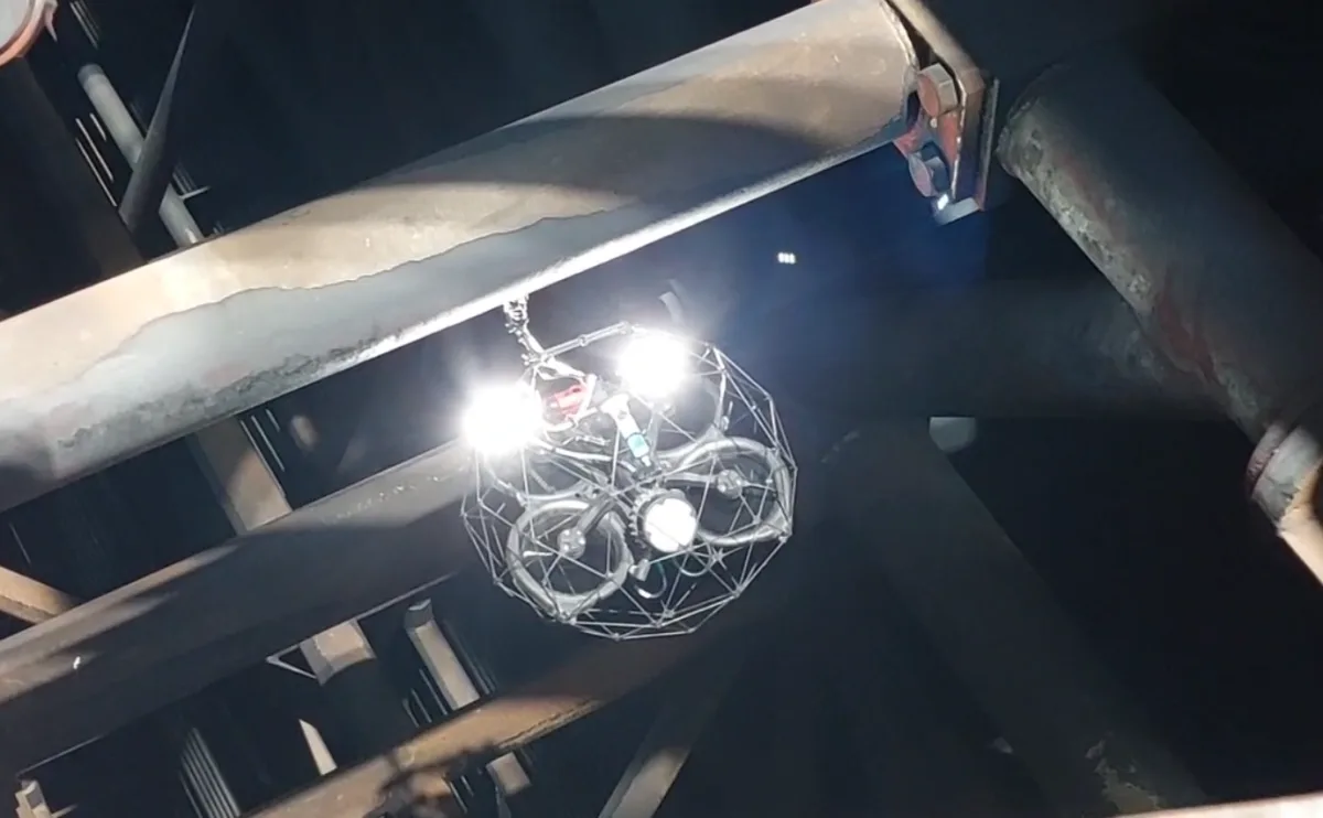 V Dukovanech kontrolovali energetici poprvé část parních turbín pomocí dronu