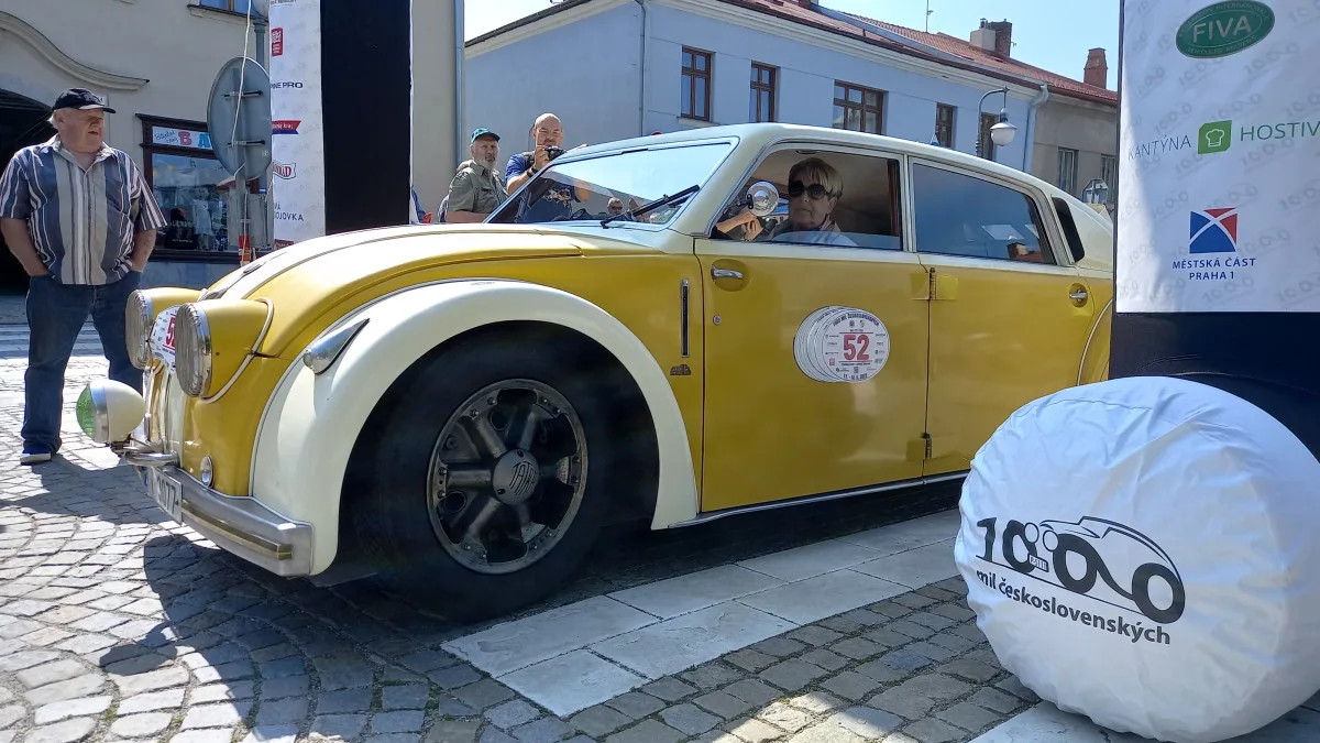 Na trase 1000 mil československých je také unikátní Tatra T77. Jela už v roce 1934