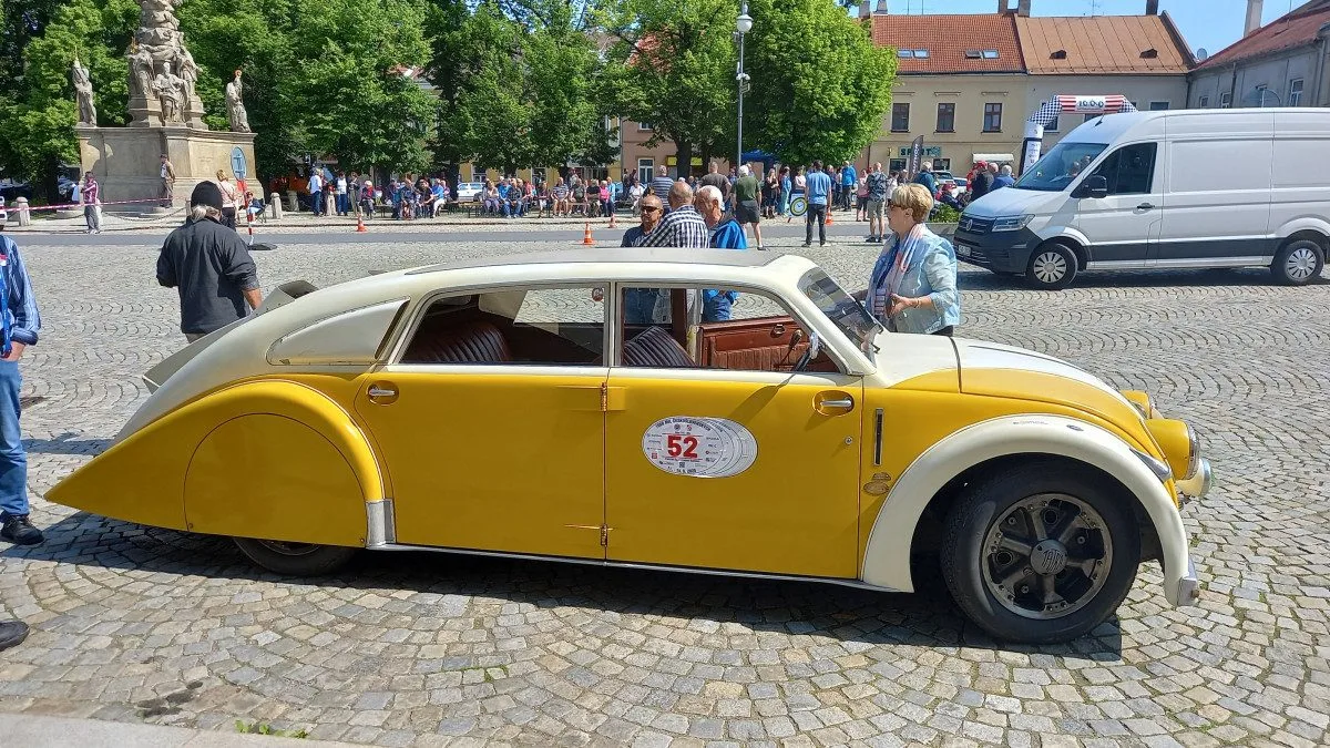 Na trase 1000 mil československých je také unikátní Tatra T77. Jela už v roce 1934