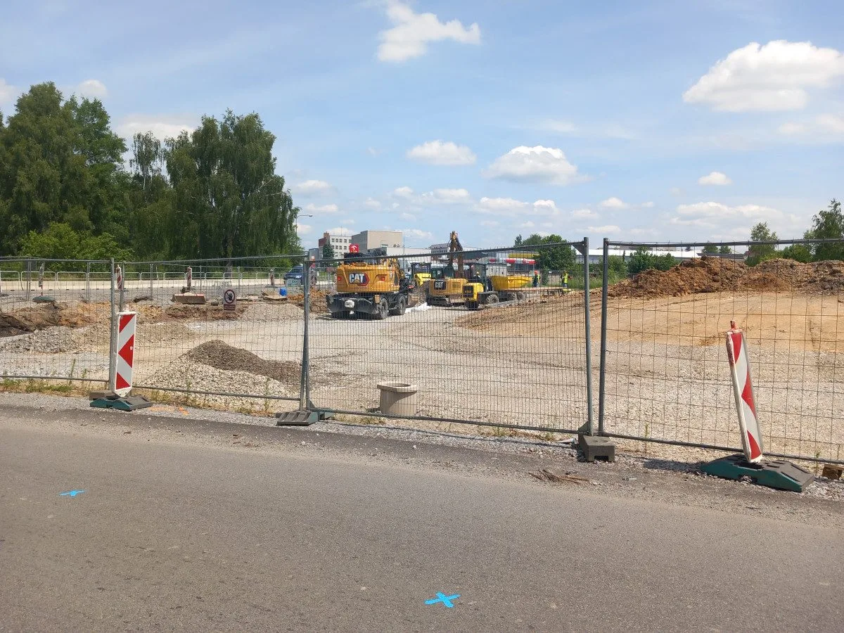 FOTO: Přeložka silnice mezi Jihlavskou a Brněnskou ulicí ve Žďáru je téměř hotová