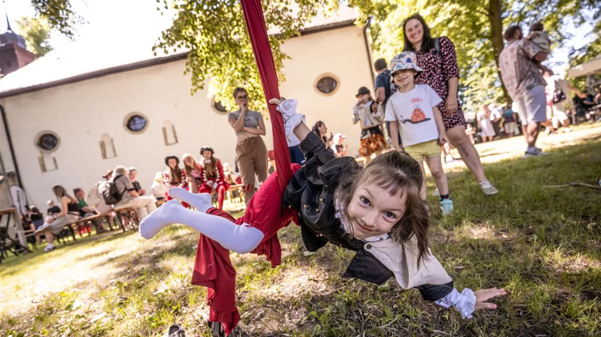 FOTO: Havíření ovládlo víkendové dění v Jihlavě, vyvrcholilo u nejstaršího kostela