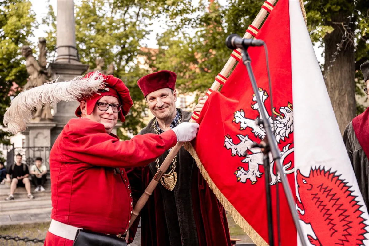 FOTO: Havíření ovládlo víkendové dění v Jihlavě, vyvrcholilo u nejstaršího kostela