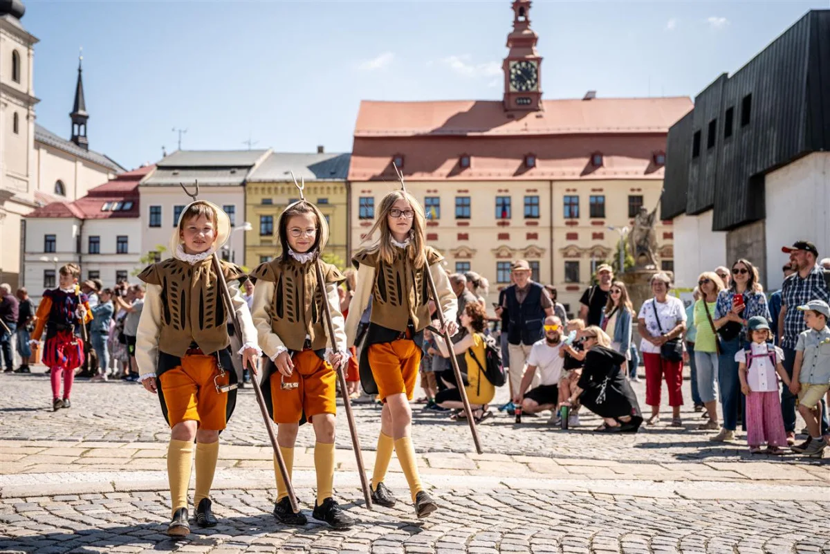 FOTO: Havíření ovládlo víkendové dění v Jihlavě, vyvrcholilo u nejstaršího kostela