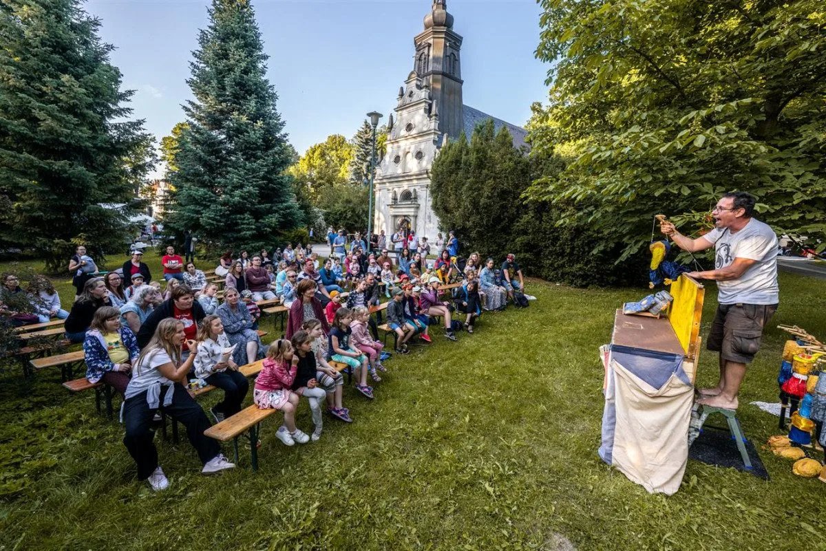 FOTO: Havíření ovládlo víkendové dění v Jihlavě, vyvrcholilo u nejstaršího kostela