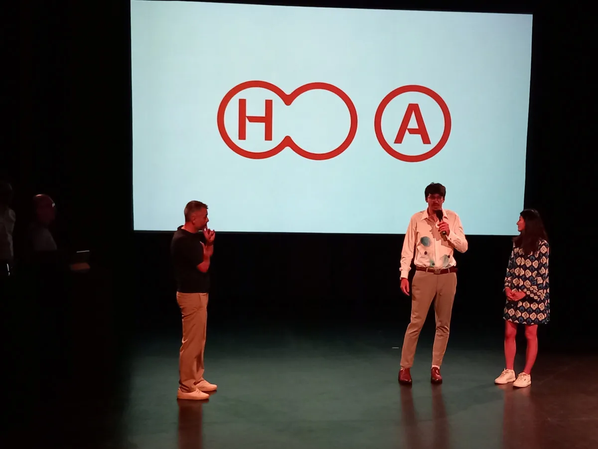 FOTO: Horácká aréna má logo a maskota. Jde o díla studentů z Helenína