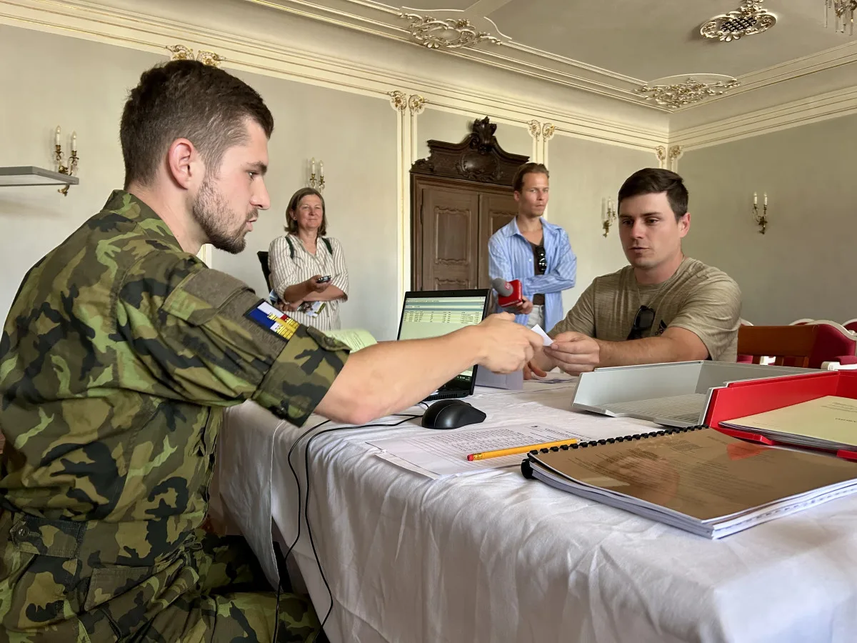 VIDEO: Schopen, odveden! Armáda v Jihlavě dnes ukázala, jak probíhá odvod branců