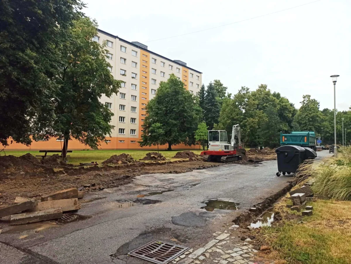 Na sídlišti v Jihlavě se vylepšuje parkoviště. Přibude tam 38 stání