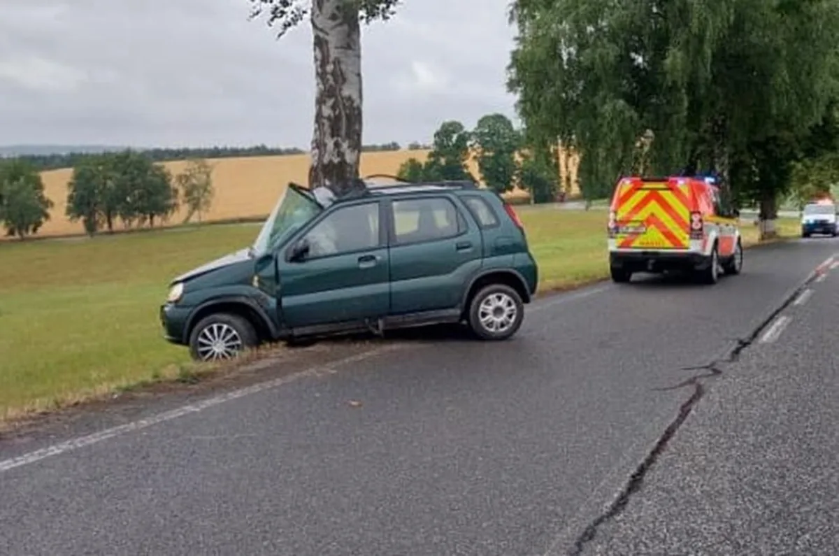 Na Pelhřimovsku narazila řidička do stromu, na místo letěl vrtulník z Prahy. Foto: Se svolením Policie ČR