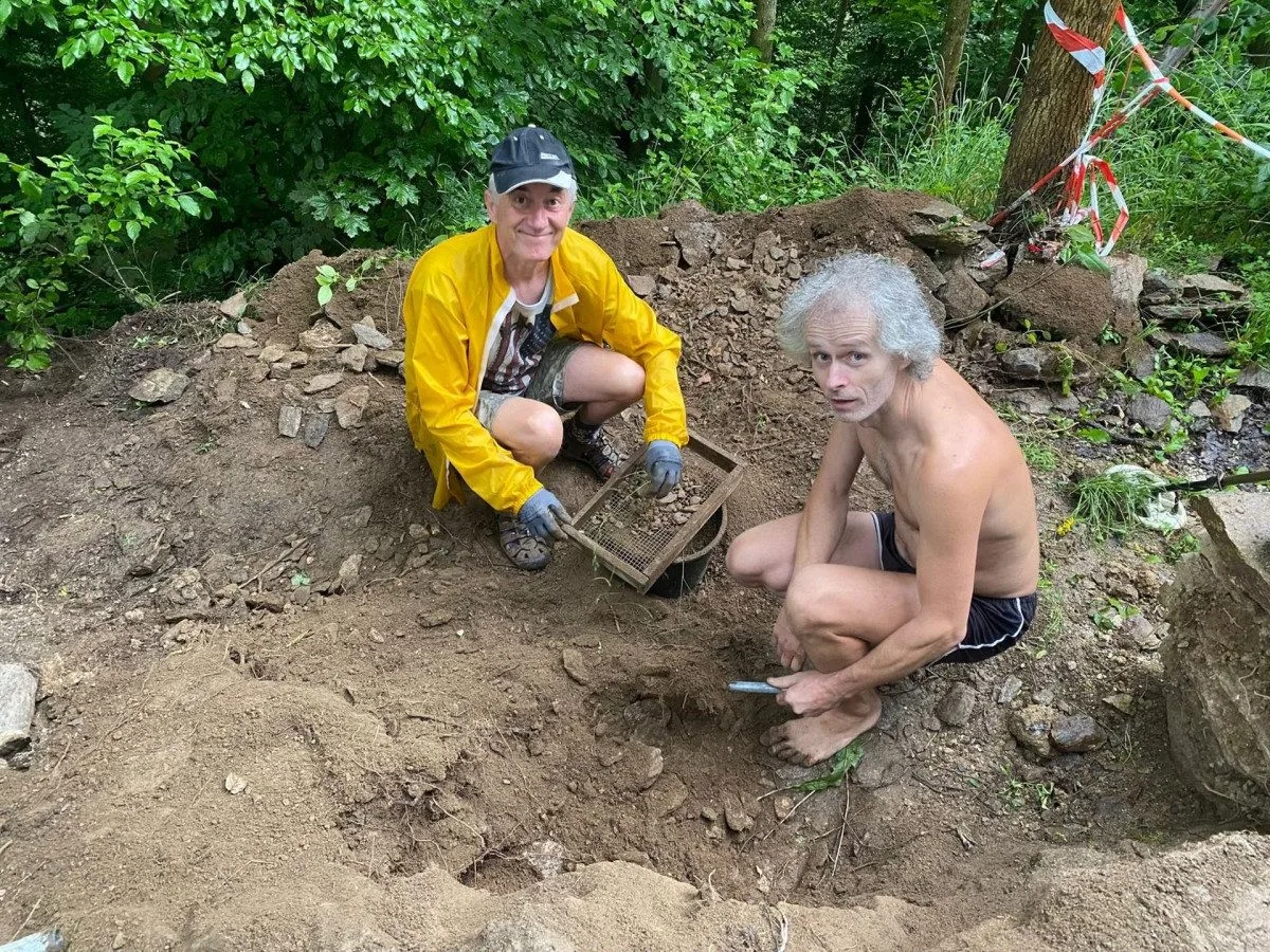 Při záchraně zříceniny Pyšolec u Víru pomohli nosit materiál do kopce i turisté