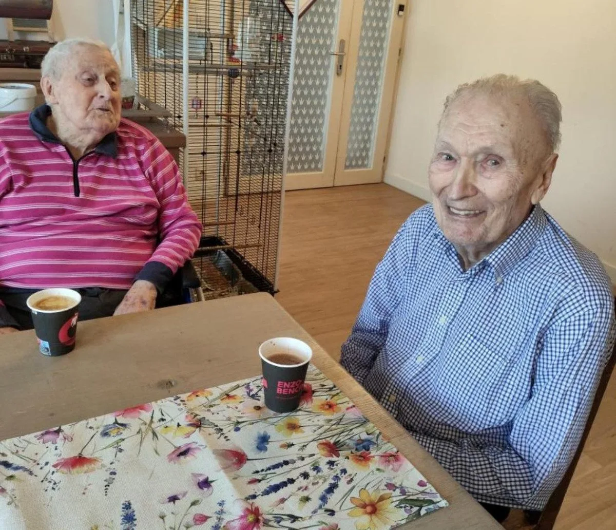 Radost a emoce v domově seniorů. Profesor se po mnoha letech setkal se svým žákem
