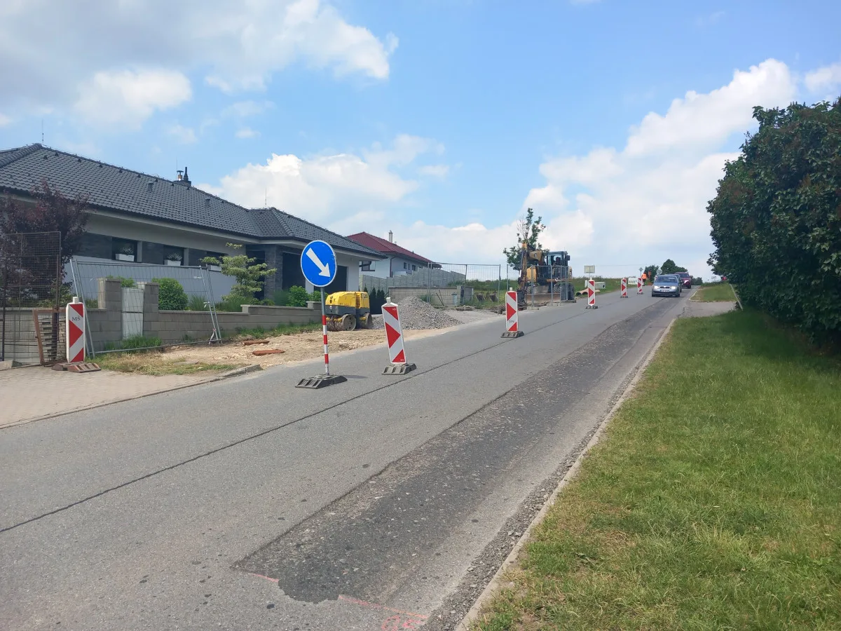 Na kraji Brtnice vzniká nová autobusová zastávka, lidé budou mít i nové chodníky