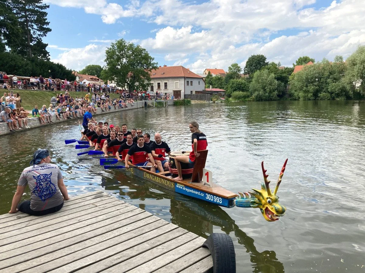 Kulturní tipy: Startují Prázdniny v Telči, pojedou se tam i dračí lodě