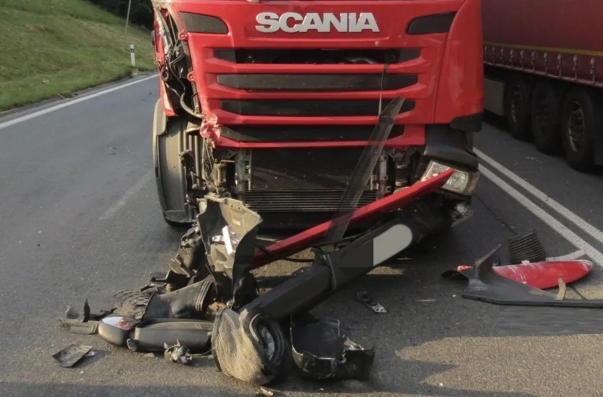 U dálnice se srazily dva kamiony, škoda je 750 tisíc korun. Foto: Se svolením Policie ČR
