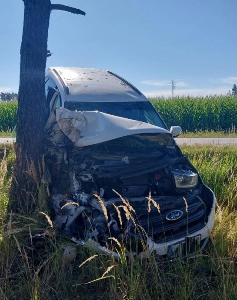 Nehoda u kruháče u Velkého Beranova. Škoda na autě je čtvrt milionu korun