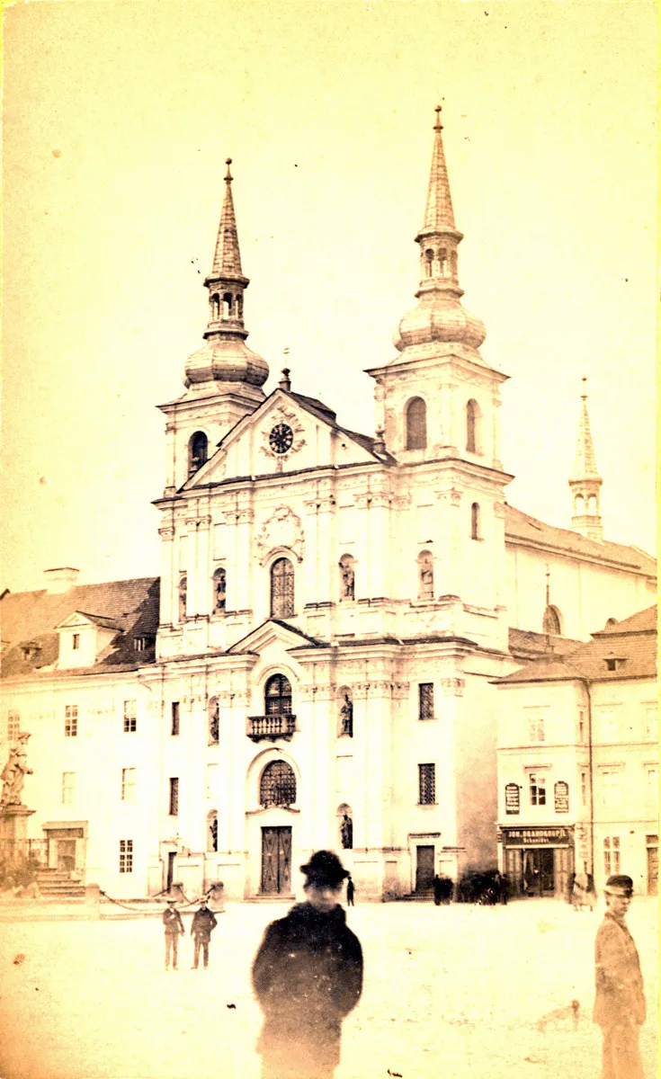 Ostatky misionáře Strobacha spočinuly v jihlavském kostele sv. Ignáce roku 1702 a odpočívají tam dodnes. Jeden z nejstarších snímků kostela kolem roku 1850. Foto: Poskytl Stanislav Jelínek