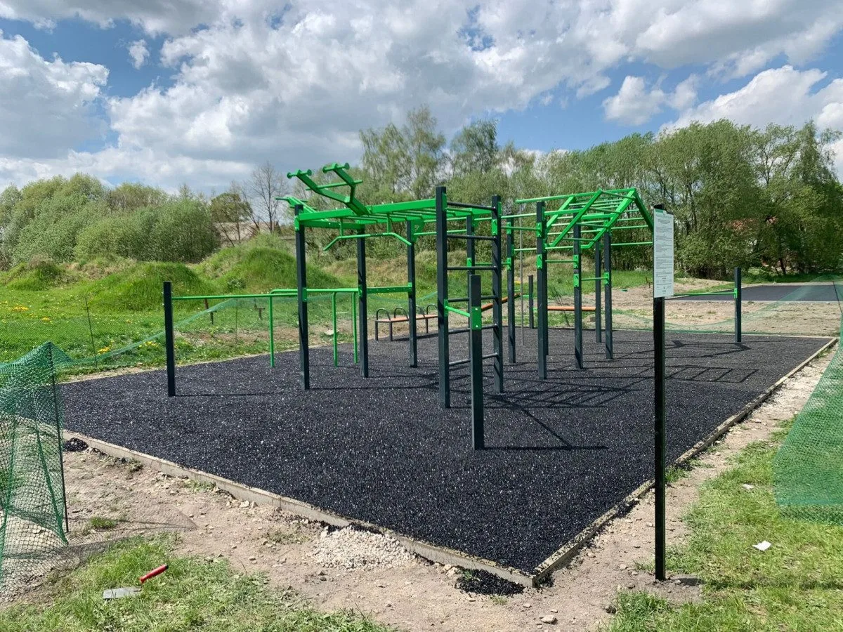 Workoutové hřiště v Dobroníně. Foto: Se svolením Colmex