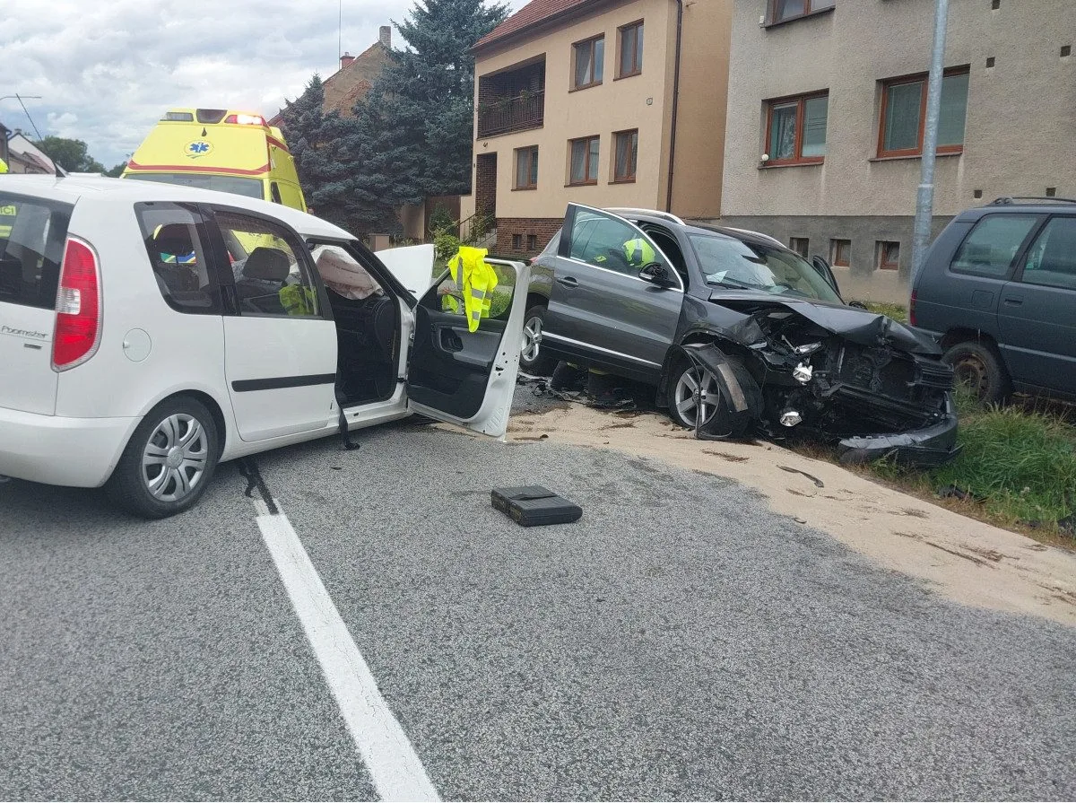 Šestaosmdesátiletá řidička přejela do protisměru, při nehodě se zranili tři lidé. Foto: Se svolením Policie ČR