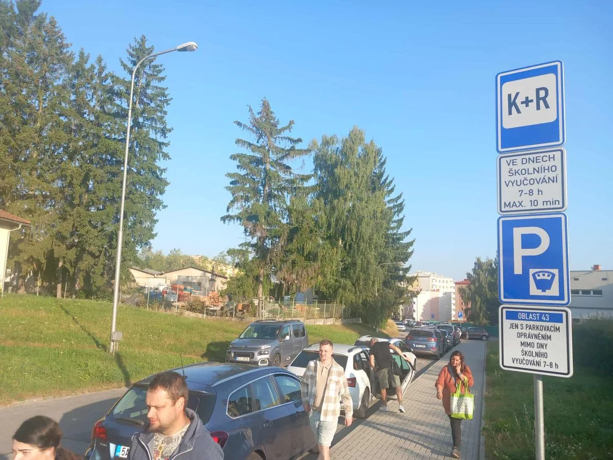 FOTO: Mamataxi po prázdninách opět vyjela do ulic a doprava v Jihlavě kolabuje