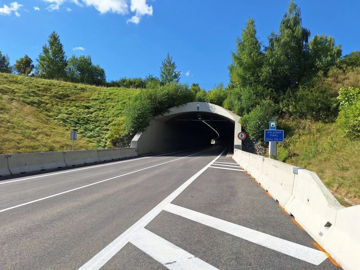 Úleva pro řidiče. Zítra se otevře opravený úsek na I/38 včetně tunelu