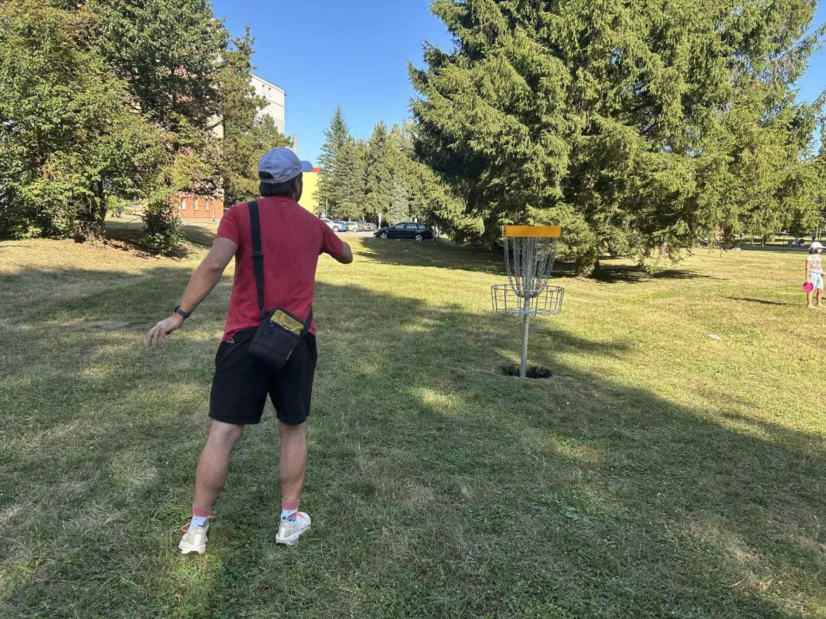 FOTO: V Jihlavě jsme si zahráli disgolf s čtenáři. O dobrou zábavu nebyla nouze