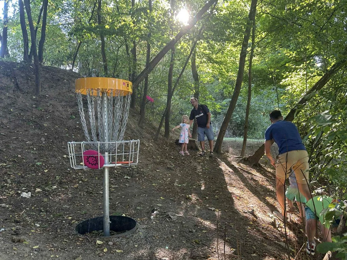 FOTO: V Jihlavě jsme si zahráli disgolf s čtenáři. O dobrou zábavu nebyla nouze