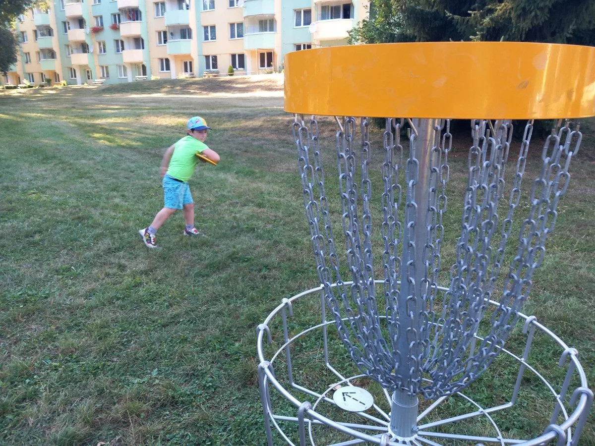 FOTO: V Jihlavě jsme si zahráli disgolf s čtenáři. O dobrou zábavu nebyla nouze