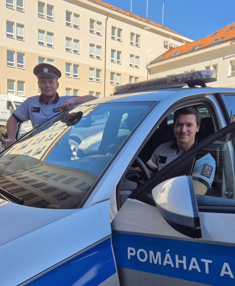 Žena na Jihlavsku chtěla spáchat sebevraždu. Policisté jí zachytili v pádu. Foto: Se svolením Policie ČR