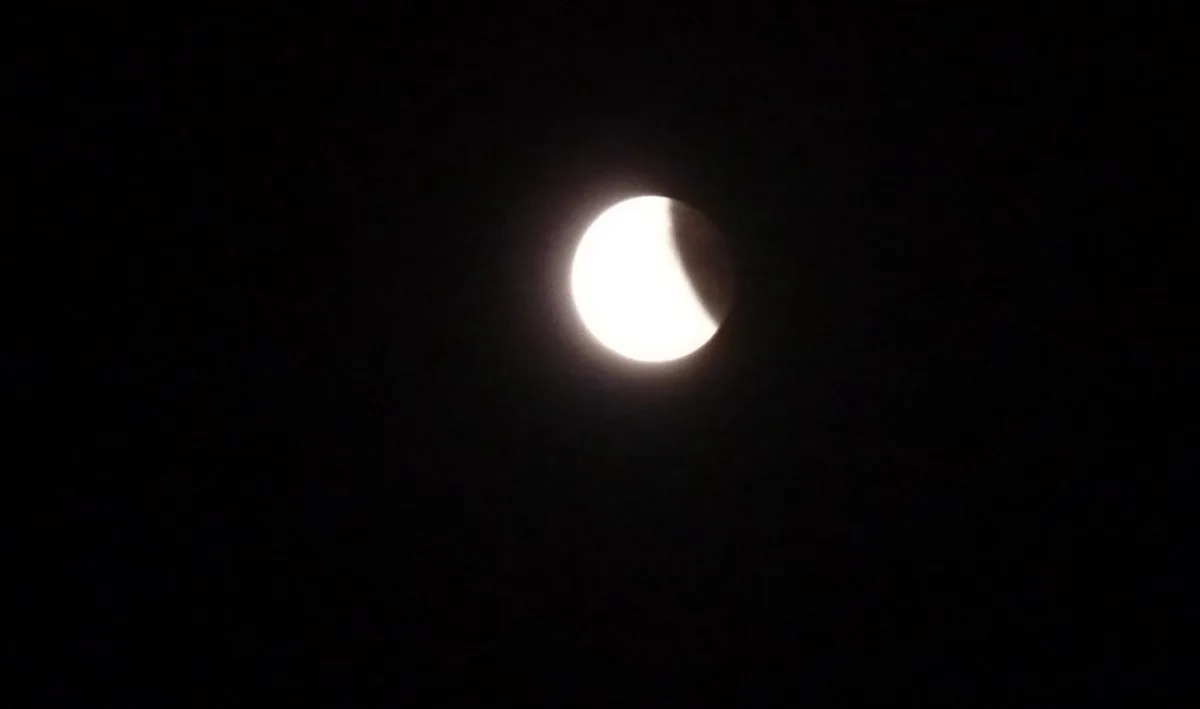 FOTO: Výjimečná událost. Zatmění měsíce v noci na dnešek fotili i lidé na Vysočině