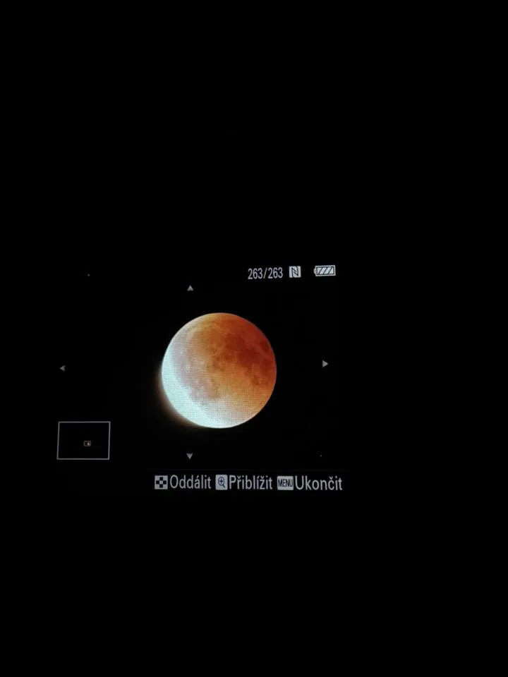 FOTO: Výjimečná událost. Zatmění měsíce v noci na dnešek fotili i lidé na Vysočině