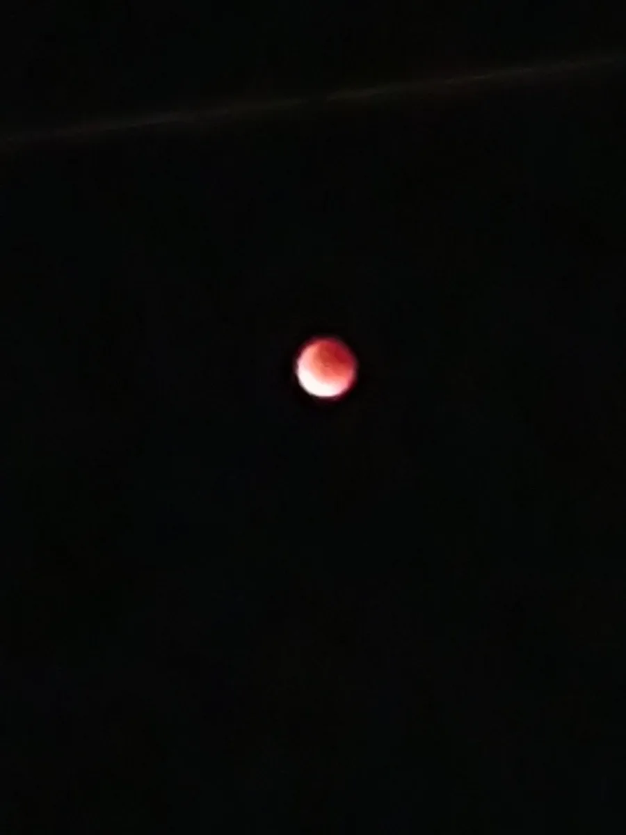 FOTO: Výjimečná událost. Zatmění měsíce v noci na dnešek fotili i lidé na Vysočině