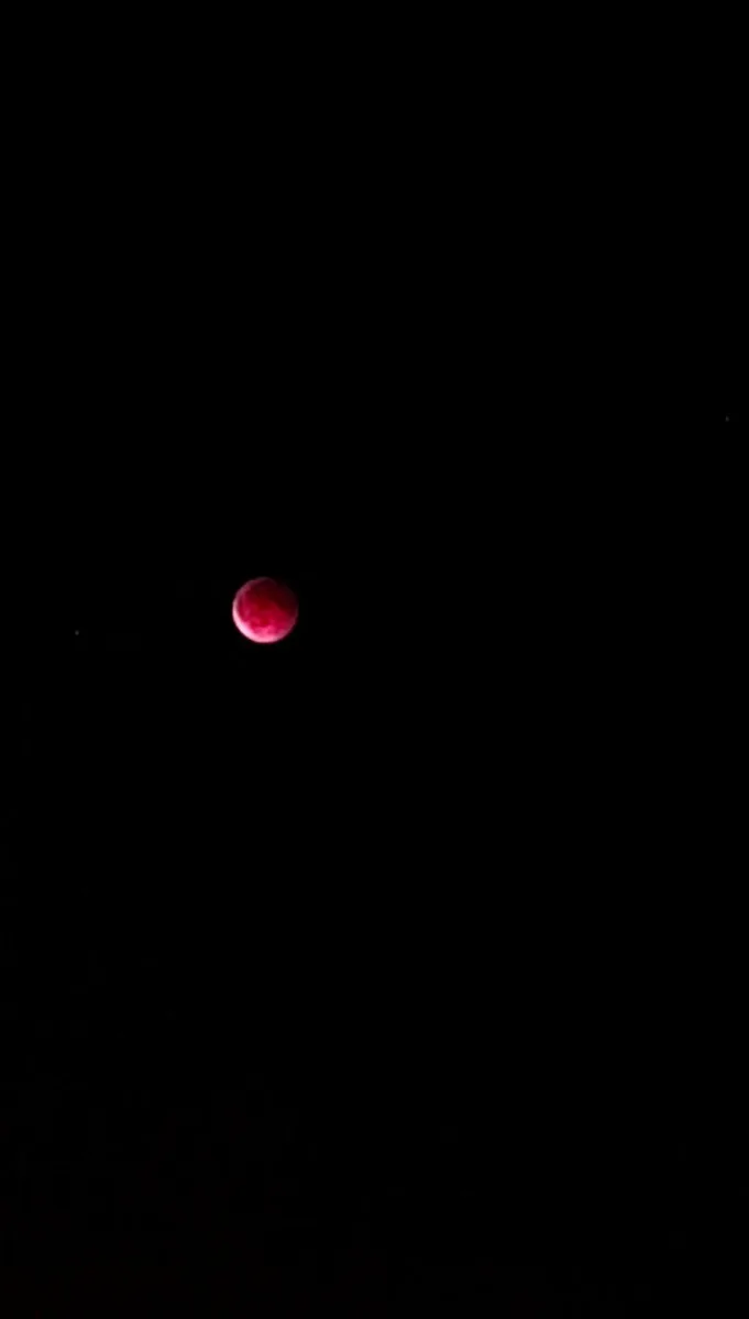 FOTO: Výjimečná událost. Zatmění měsíce v noci na dnešek fotili i lidé na Vysočině