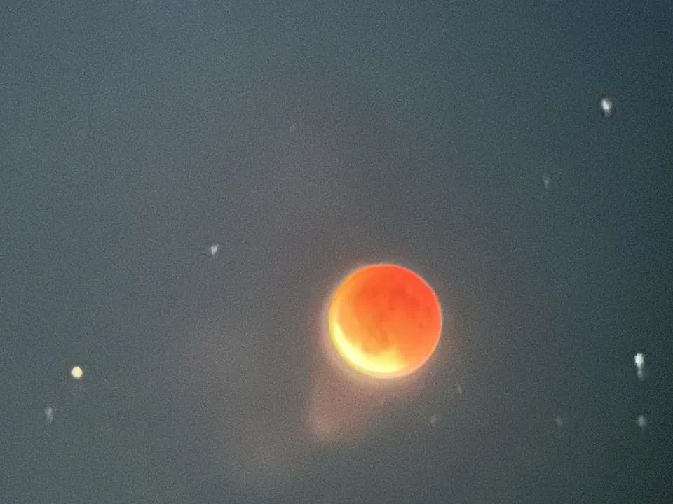 FOTO: Výjimečná událost. Zatmění měsíce v noci na dnešek fotili i lidé na Vysočině