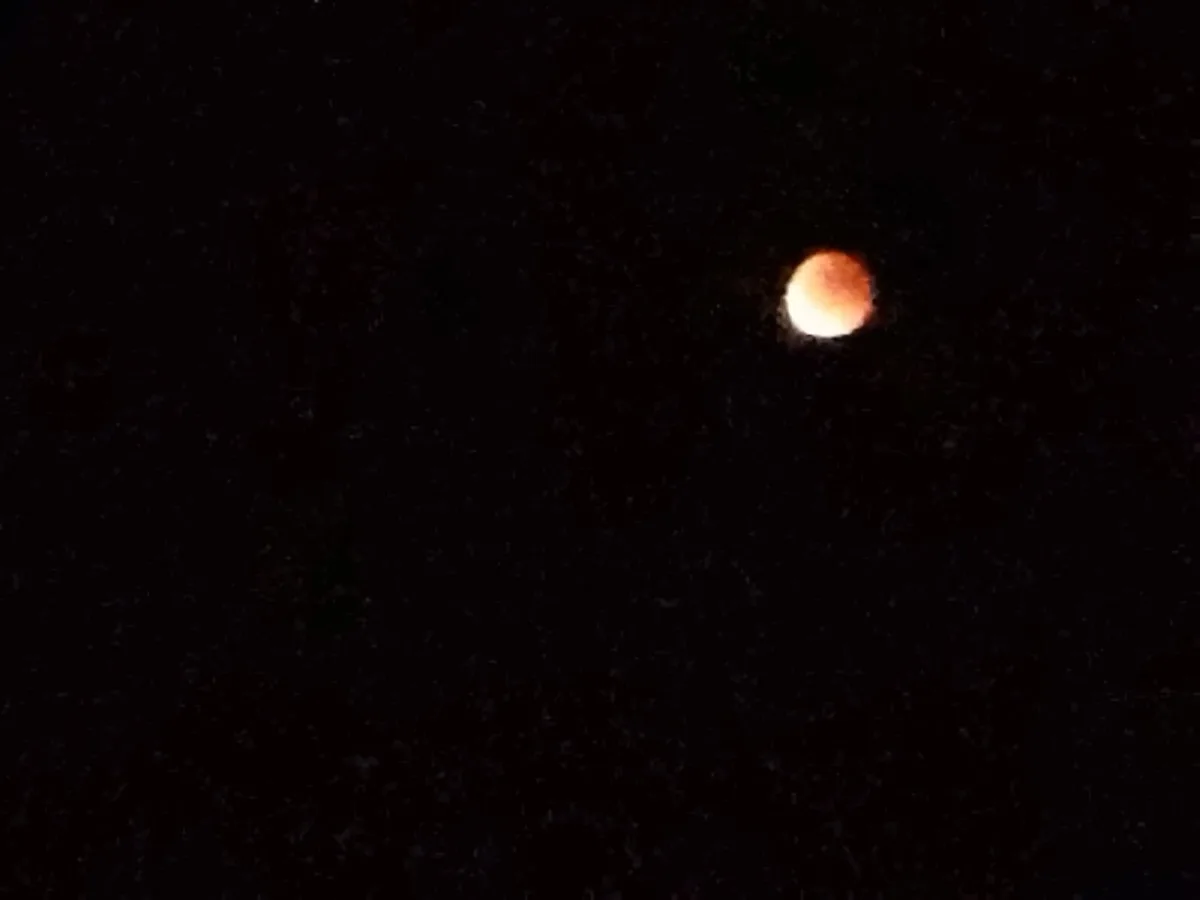 FOTO: Výjimečná událost. Zatmění měsíce v noci na dnešek fotili i lidé na Vysočině