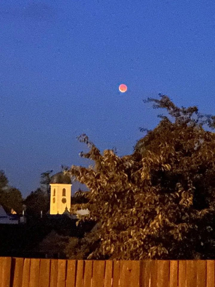 FOTO: Výjimečná událost. Zatmění měsíce v noci na dnešek fotili i lidé na Vysočině